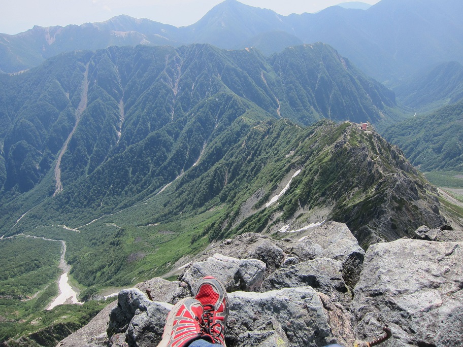 槍ヶ岳山頂から東鎌尾根方面