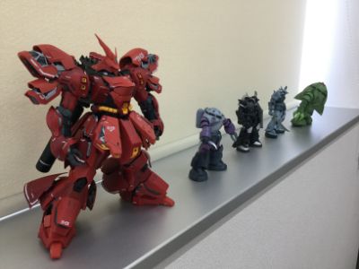 サザビーほかのプラモと並ぶ